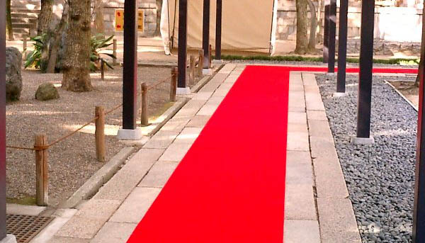 kırmızı halı kiralama